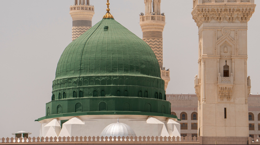 Green dome of Al-Masjid an-Nabawi in Madinah